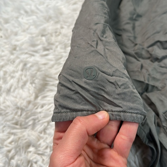 Lululemon Feeling Femme Short 5.5" Grey Sage - Picture 5 of 7